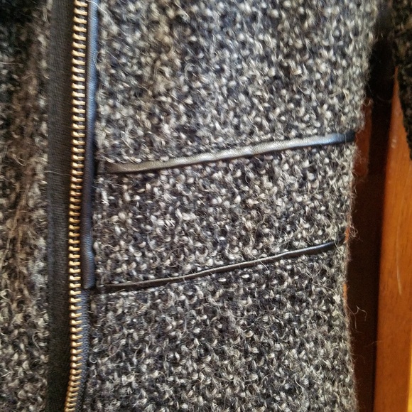Black and gray wool coat size medium - Picture 4 of 8